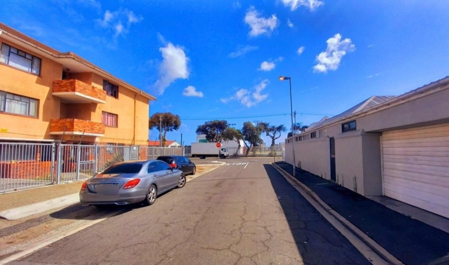 2 Bedroom Property for Sale in Maitland Western Cape